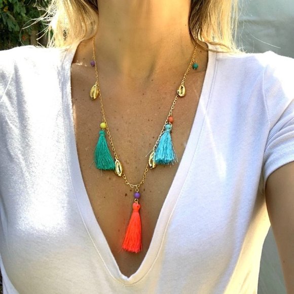 🎉🛍 Sold! HP Gold Cowrie shell Tassel Necklace - Picture 6 of 9